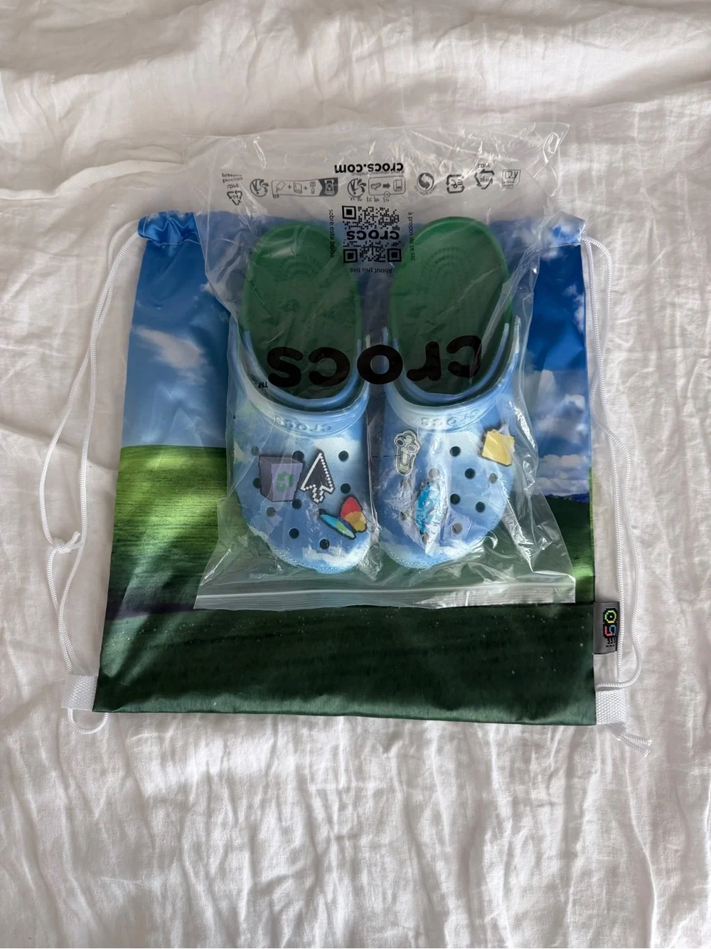 Windows XP CROCS w/ Jibbitz & tote celebrating Microsoft’s 50th anniversary NWT